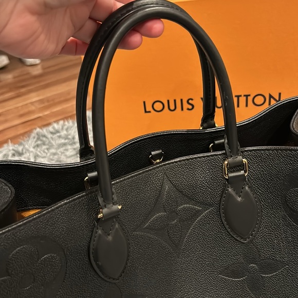 EUC Louis Vuitton ON THE GO GM BLACK travel bag - Picture 10 of 16